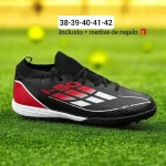 Zapatilla de fútbol negra roja con medias de regalo