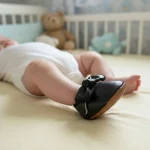 Zapatilla de bebé primeros pasos negro con lazo - Modelo 027