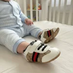Zapatilla de bebé primeros pasos blanco con cinta decorativa - Modelo 008